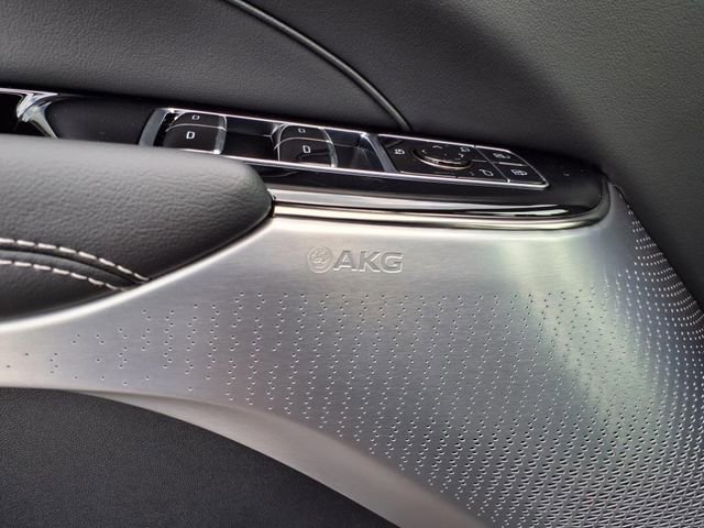 New 2025 Cadillac Lyriq Luxury w/ LPO, Floor Liner Package image 28