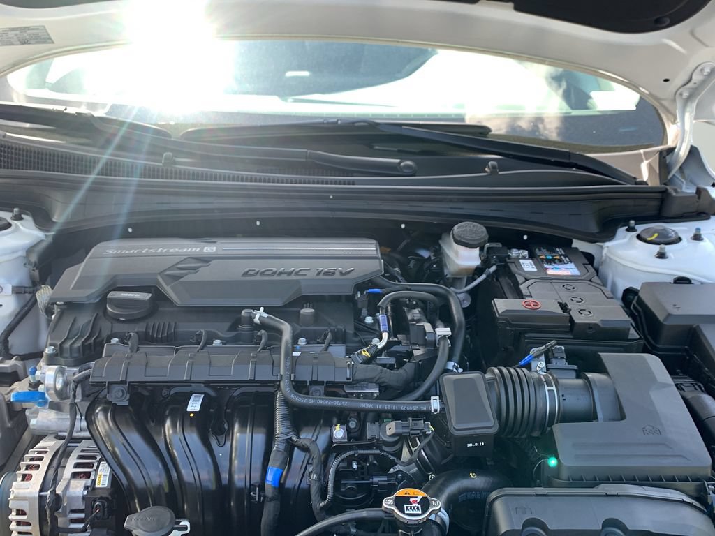 Certified 2026 Hyundai Elantra SE FWD image 9
