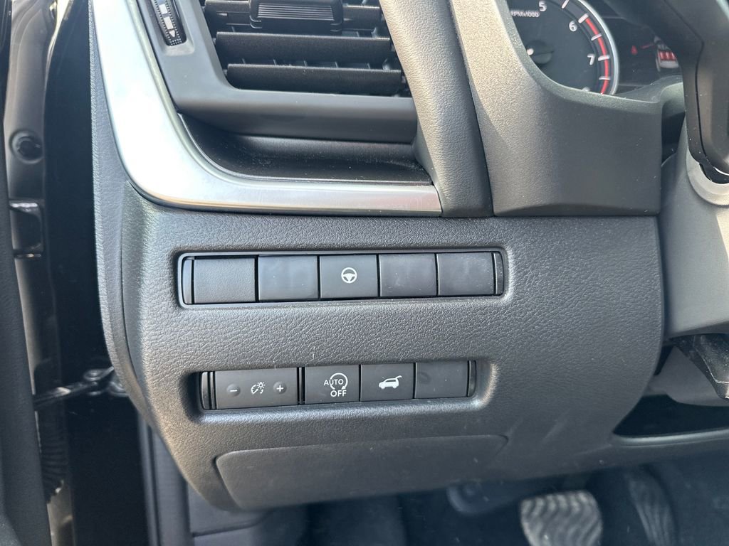 Used 2025 Nissan Rogue SV image 16