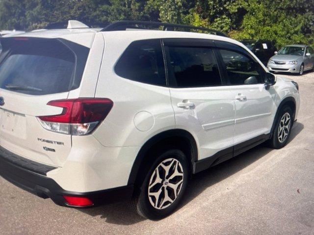 Used 2019 Subaru Forester Premium w/ All-Weather Package image 5