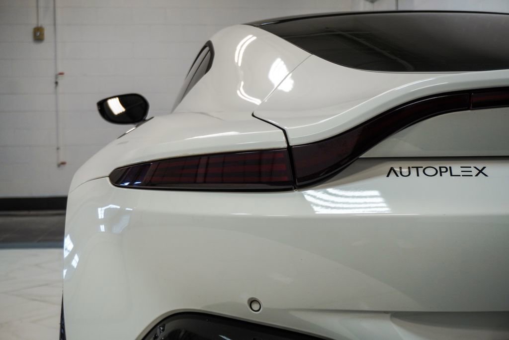 Used 2019 Aston Martin V8 Vantage Coupe image 32