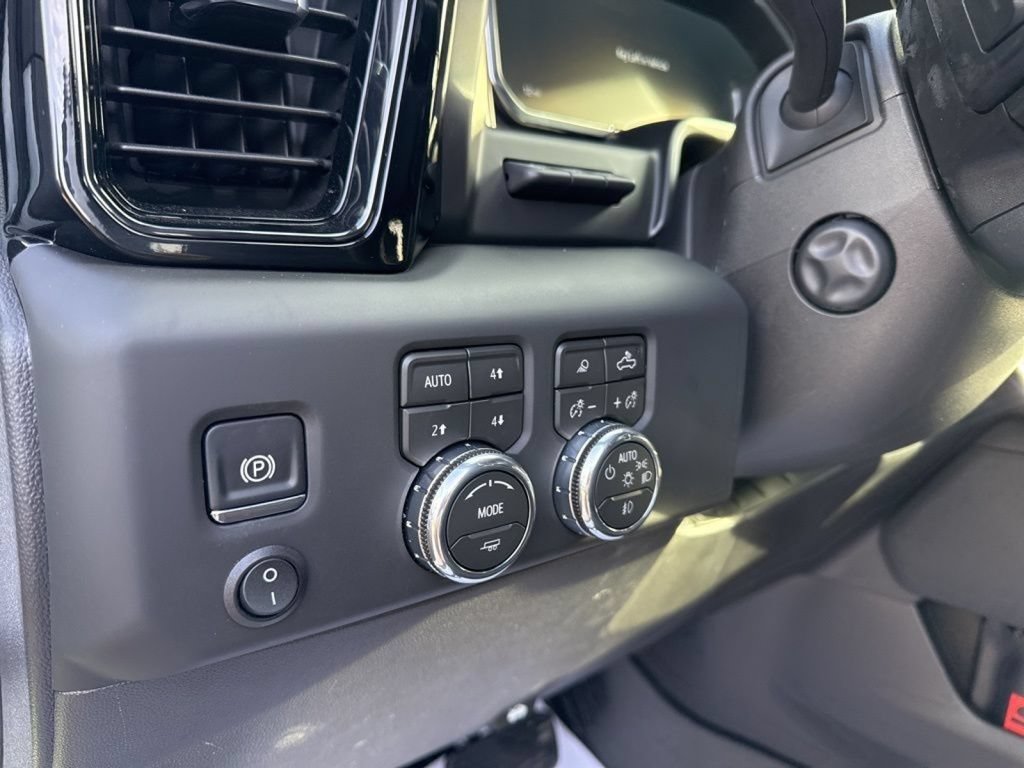 New 2026 GMC Sierra 1500 AT4 w/ Technology Package AWD/4WD image 24
