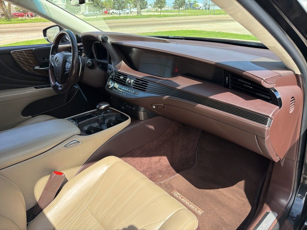Used 2020 Lexus LS 500 w/ Interior Upgrade Package image 16