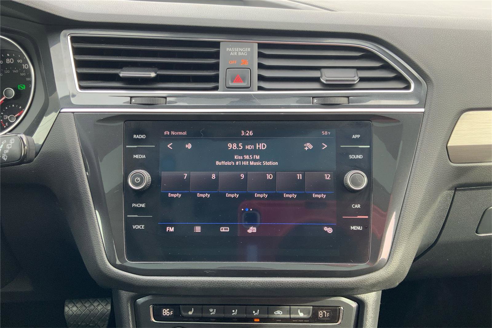 Used 2019 Volkswagen Tiguan SE w/ Panoramic Sunroof Package image 13