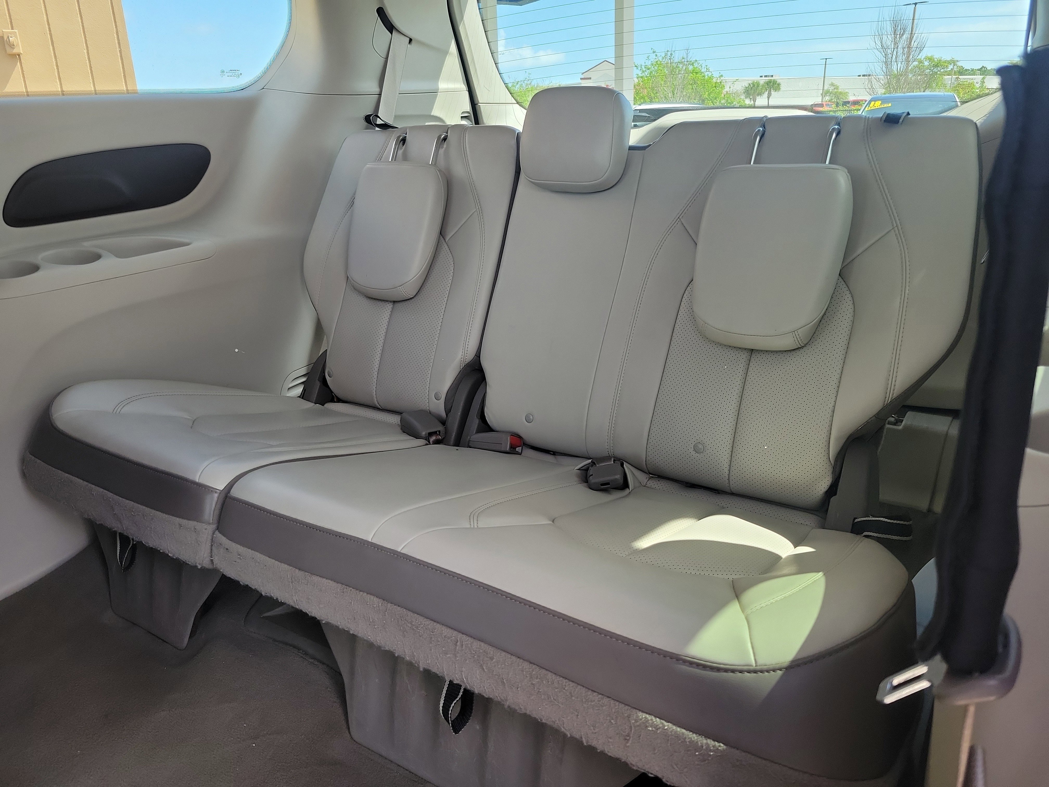 Used 2021 Chrysler Voyager Lxi FWD image 9