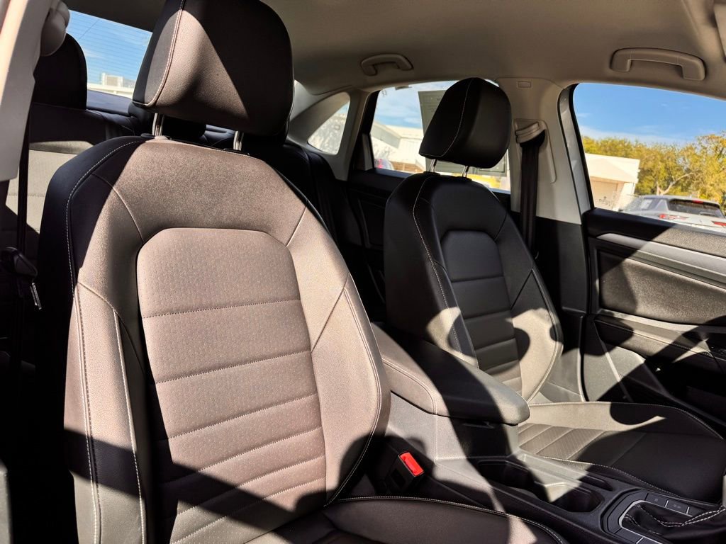 Used 2024 Volkswagen Jetta SE FWD image 30