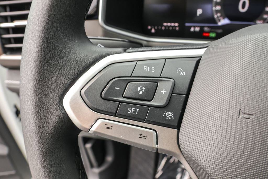 Used 2025 Volkswagen Taos SE image 19