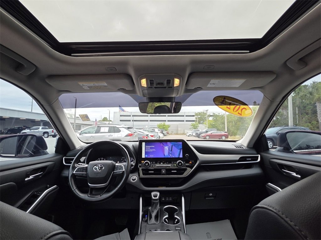 Certified 2024 Toyota Highlander XLE image 4