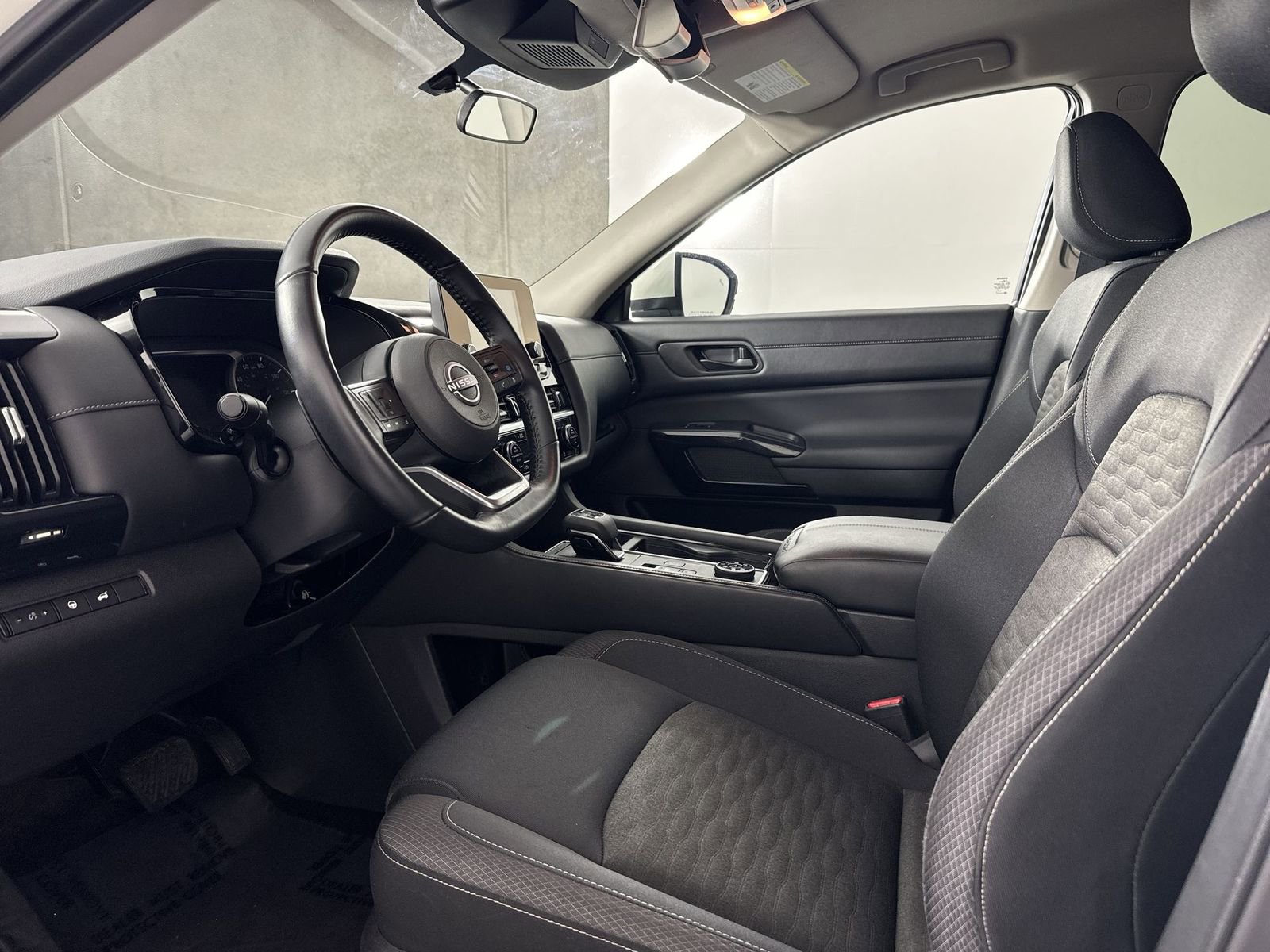 Certified 2025 Nissan Pathfinder SV image 4