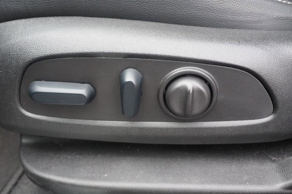 Used 2023 GMC Acadia SLT image 20