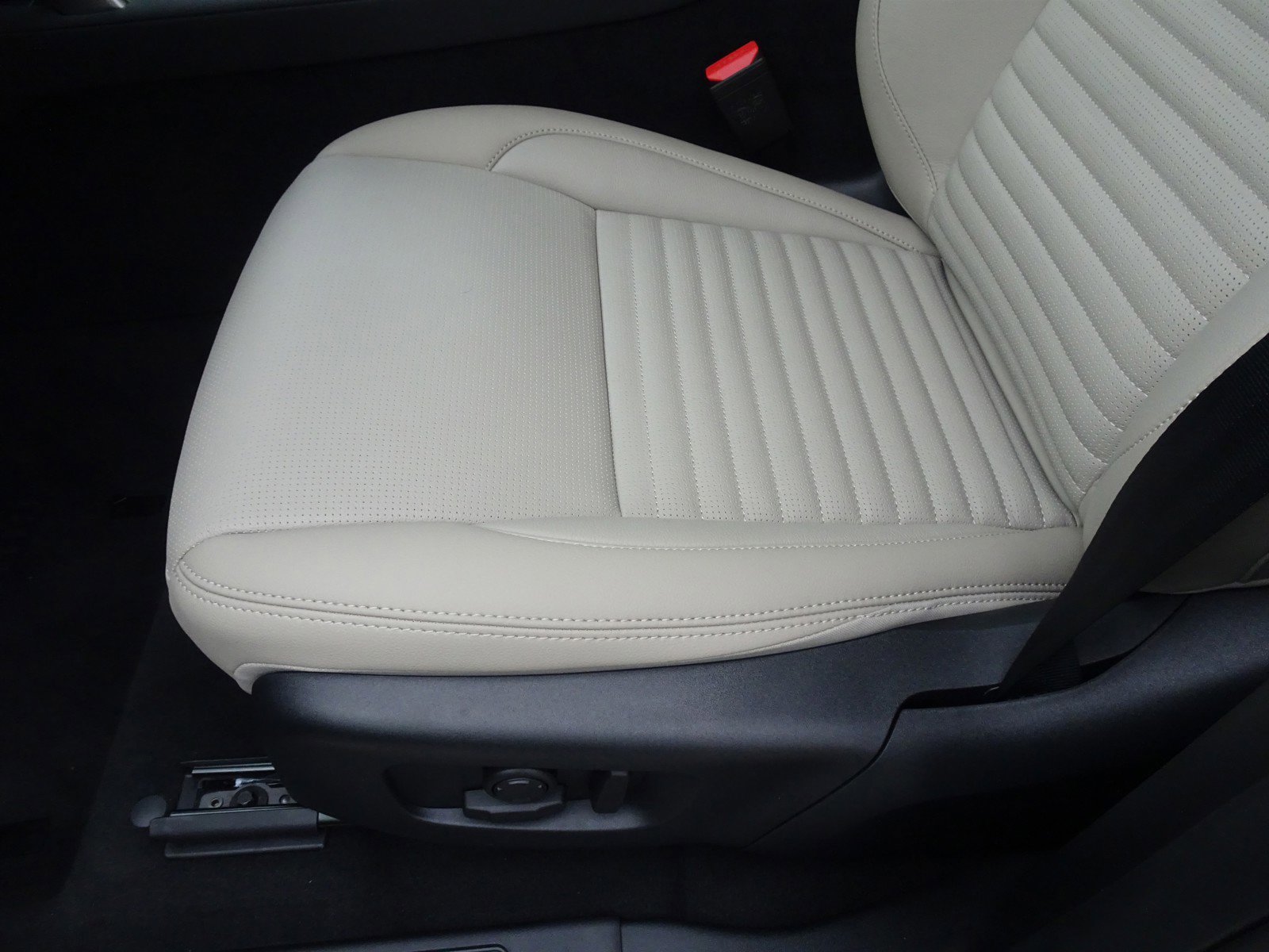 New 2025 Land Rover Discovery Sport S image 12