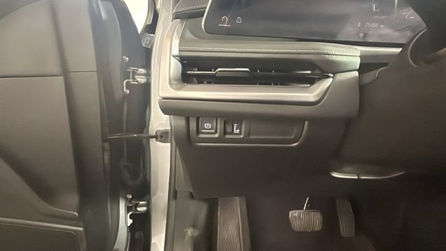 Used 2024 Cadillac XT4 Premium Luxury AWD/4WD image 17