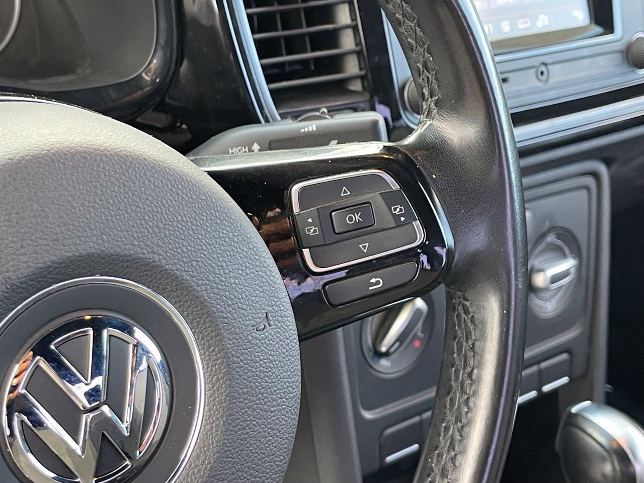 Used 2018 Volkswagen Beetle 2.0T S FWD image 21