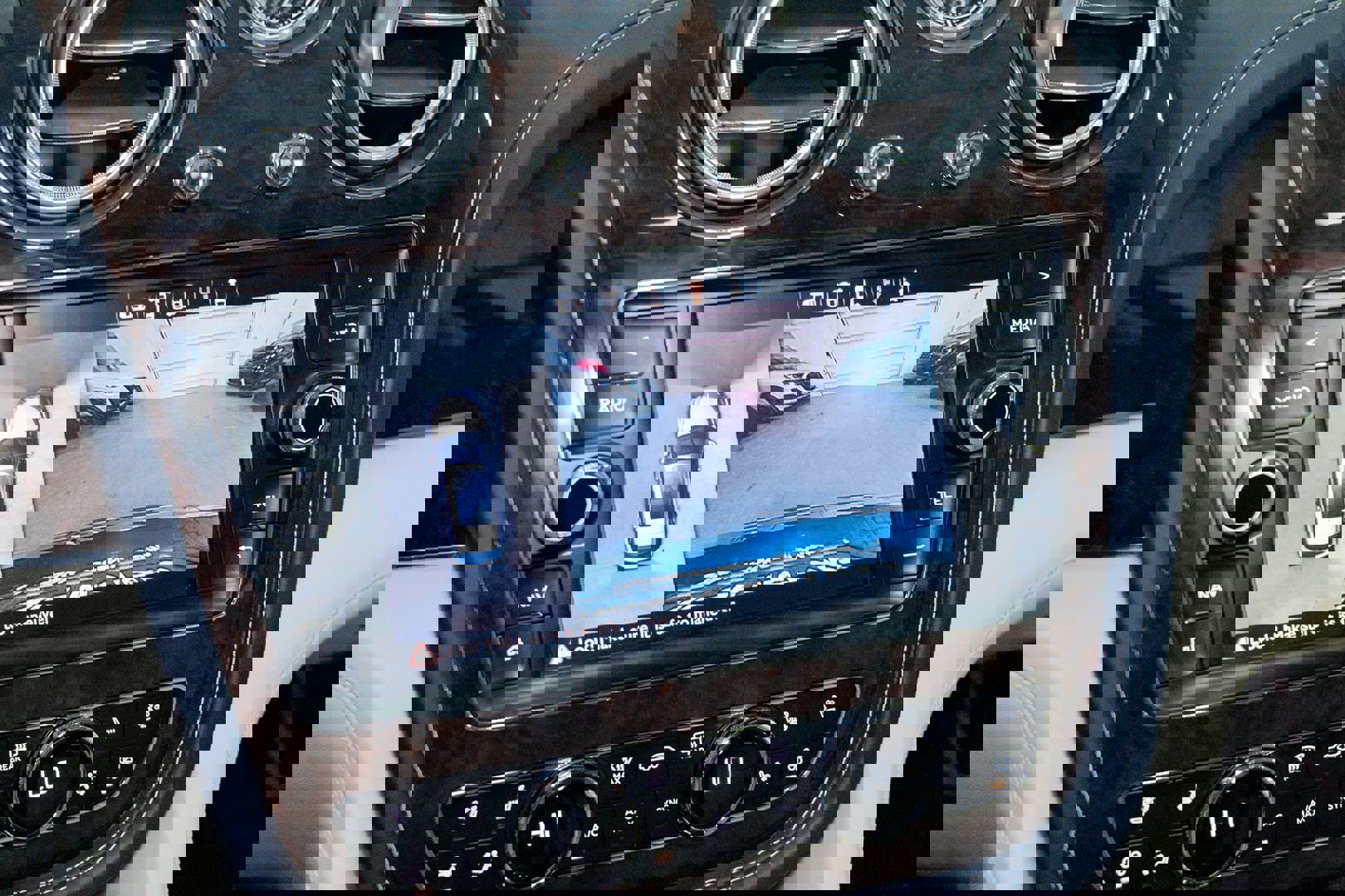 Used 2020 Bentley Bentayga V8 image 52