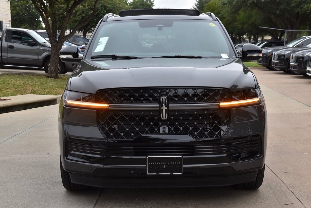New 2026 Lincoln Navigator Black Label AWD/4WD image 2
