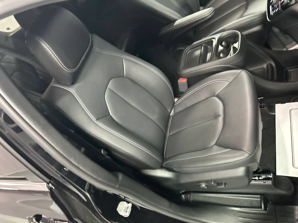 New 2027 Chrysler Pacifica Select w/ Family Tech Group FWD image 24