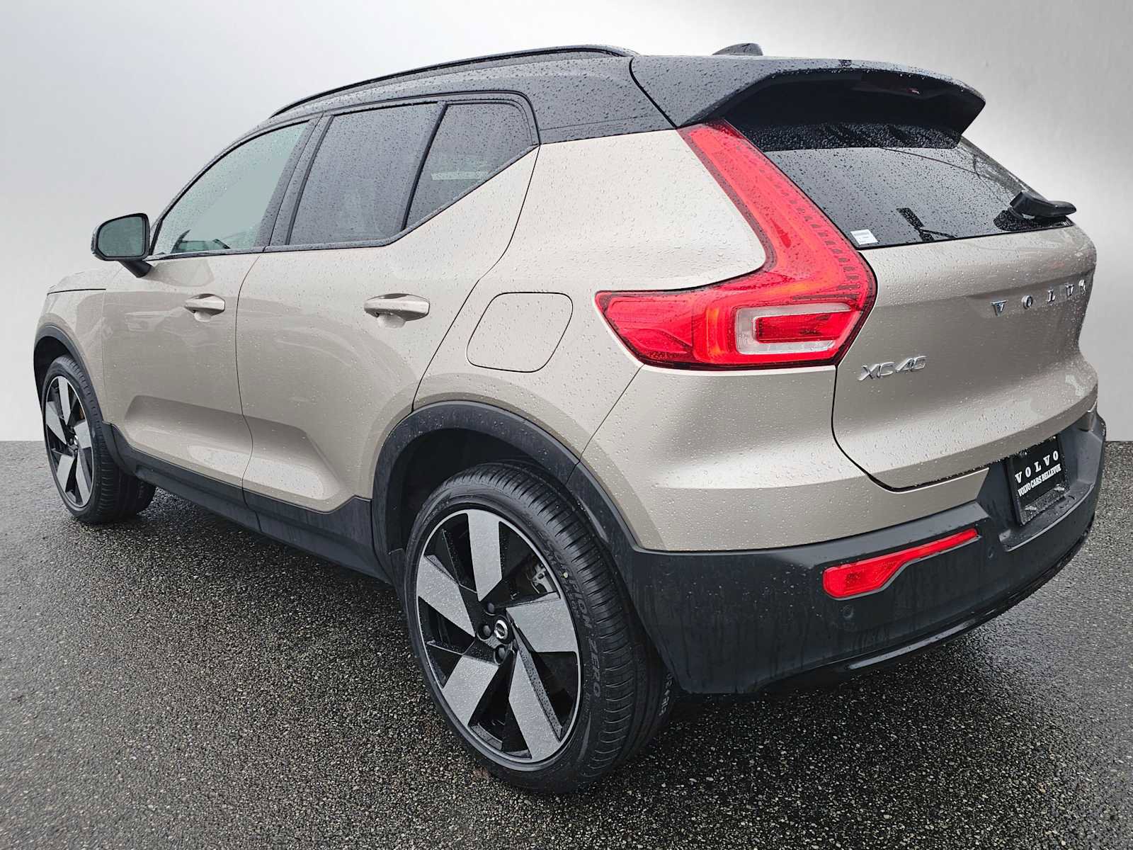 Certified 2023 Volvo XC40 Recharge Plus image 5