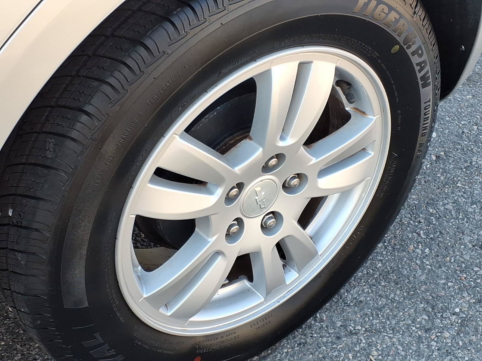 Used 2014 Chevrolet Sonic LT FWD image 9
