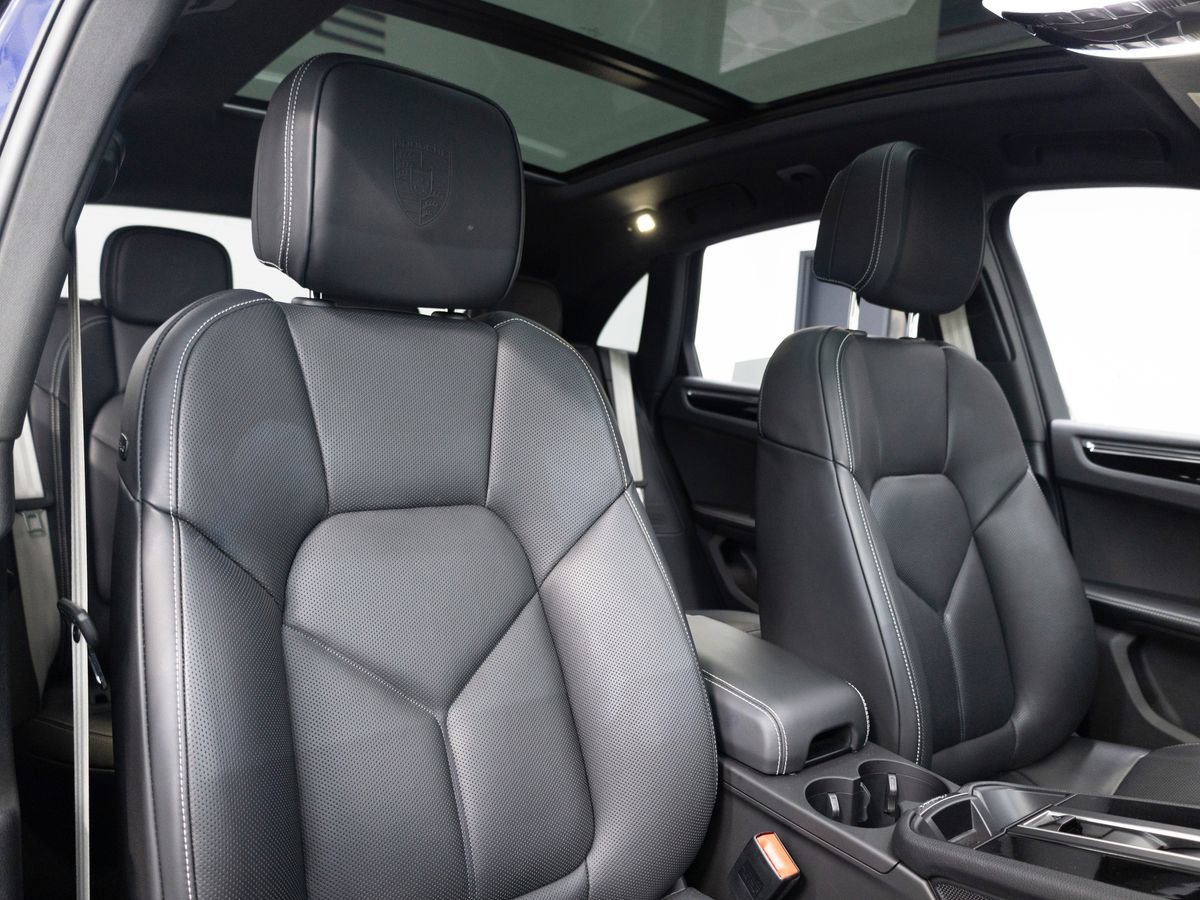 Certified 2025 Porsche Macan Turbo image 32