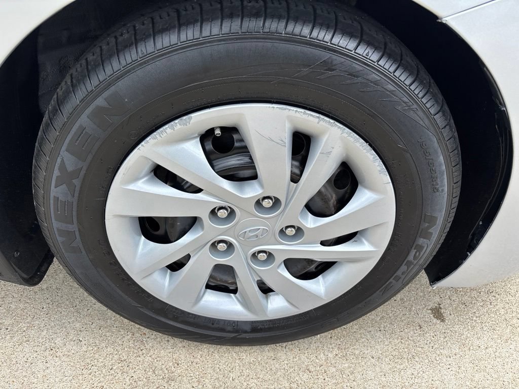Used 2020 Hyundai Elantra SE FWD image 4