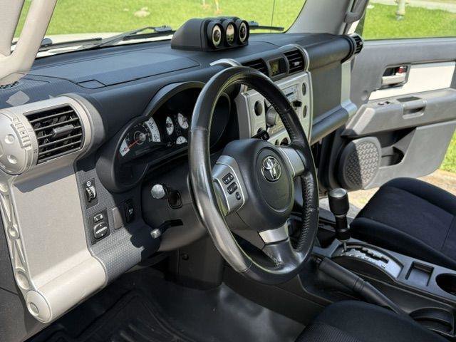 Used 2010 Toyota FJ Cruiser 4WD image 23