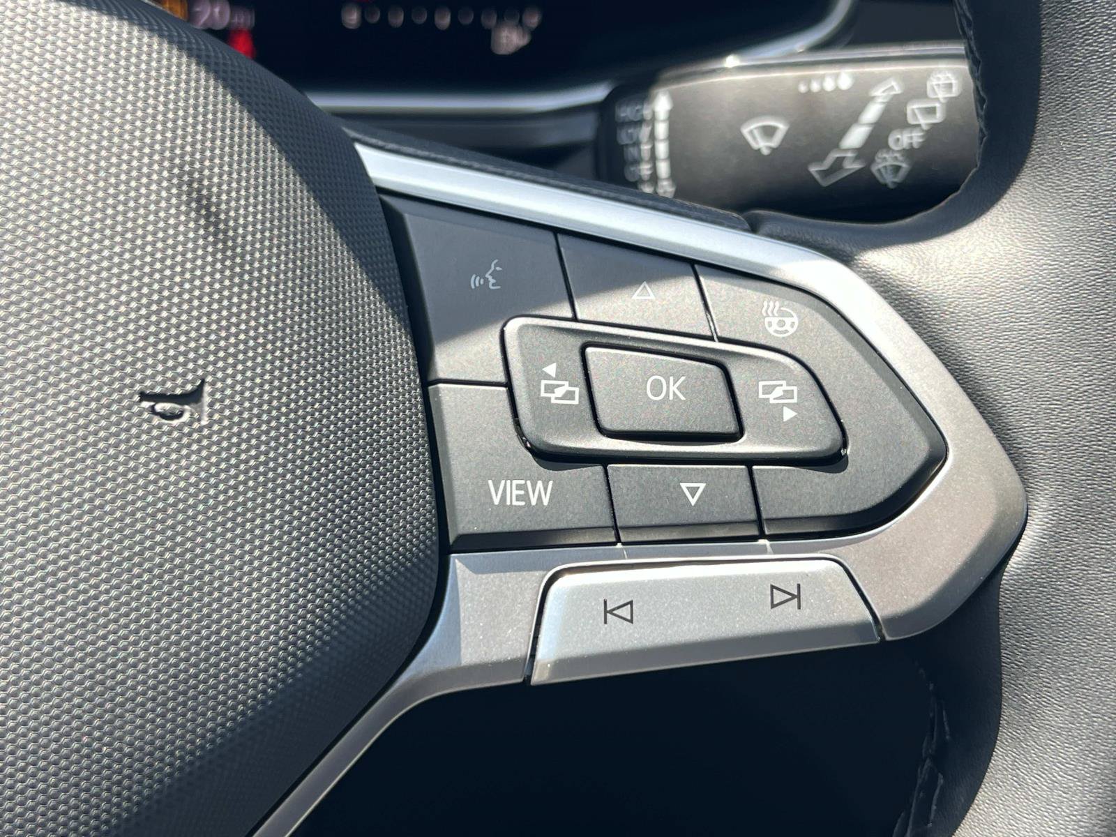 New 2026 Volkswagen Taos SE FWD image 10