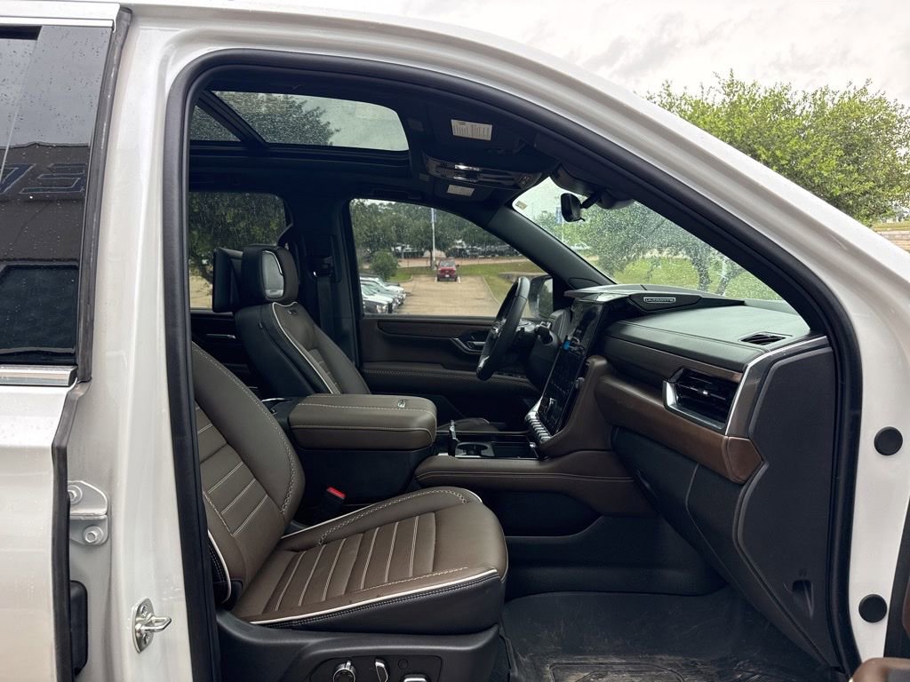 Used 2025 GMC Yukon Denali Ultimate w/ LPO, Floor Liner Package AWD/4WD image 10