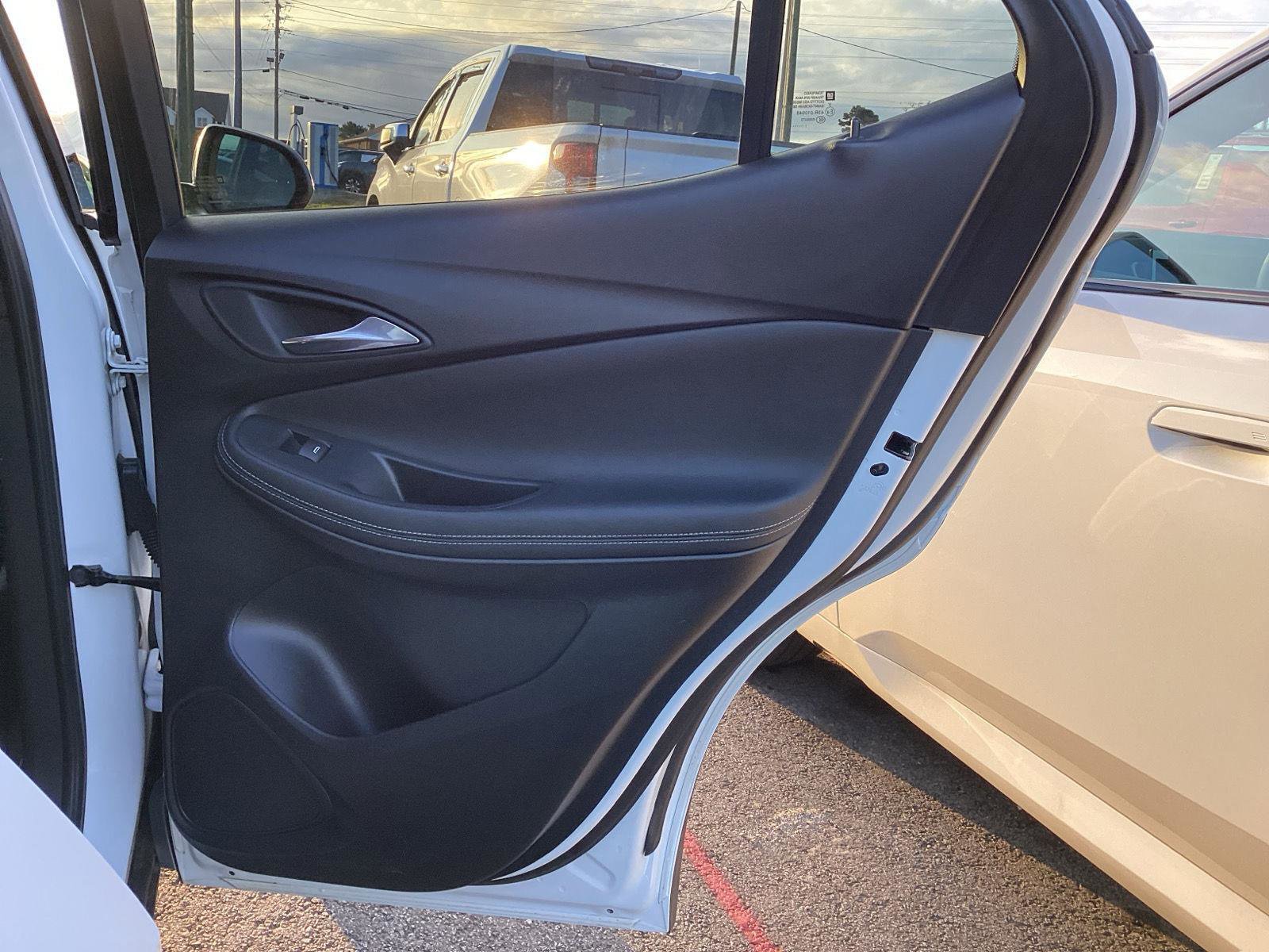 Used 2022 Buick Encore GX Essence FWD image 6