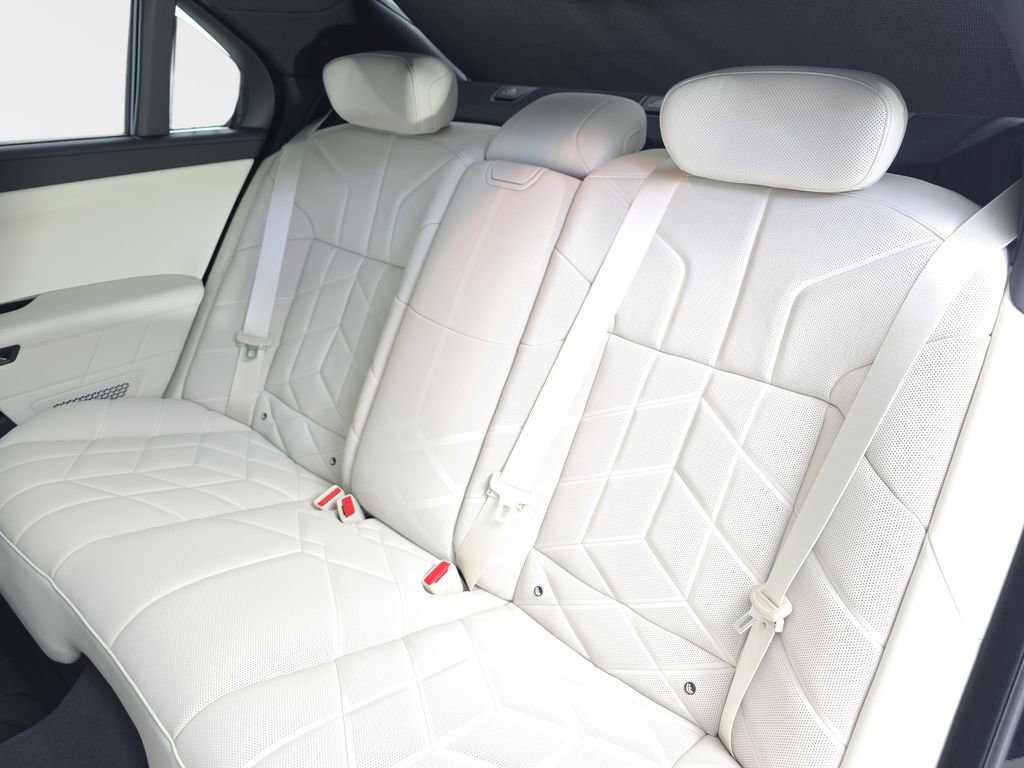 New 2026 BMW 760i xDrive w/ Executive Package image 14