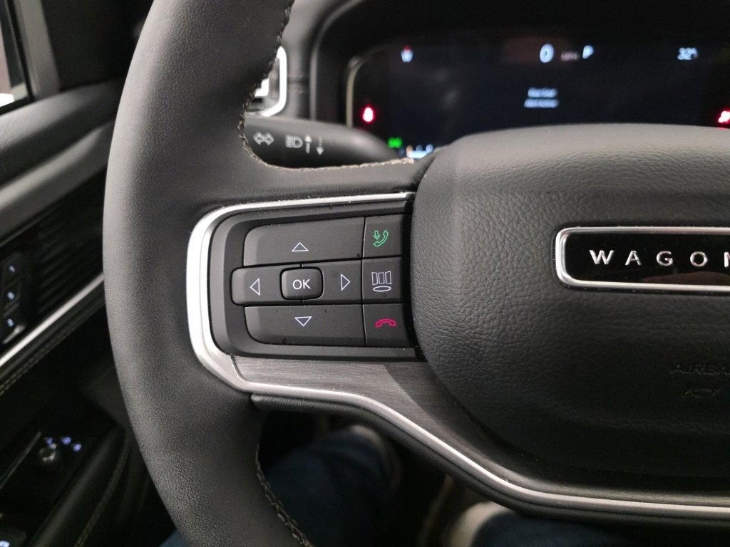 Used 2025 Jeep Wagoneer L Series II image 15