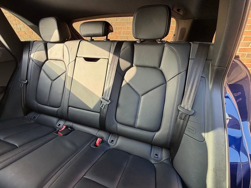 Certified 2024 Porsche Macan image 18