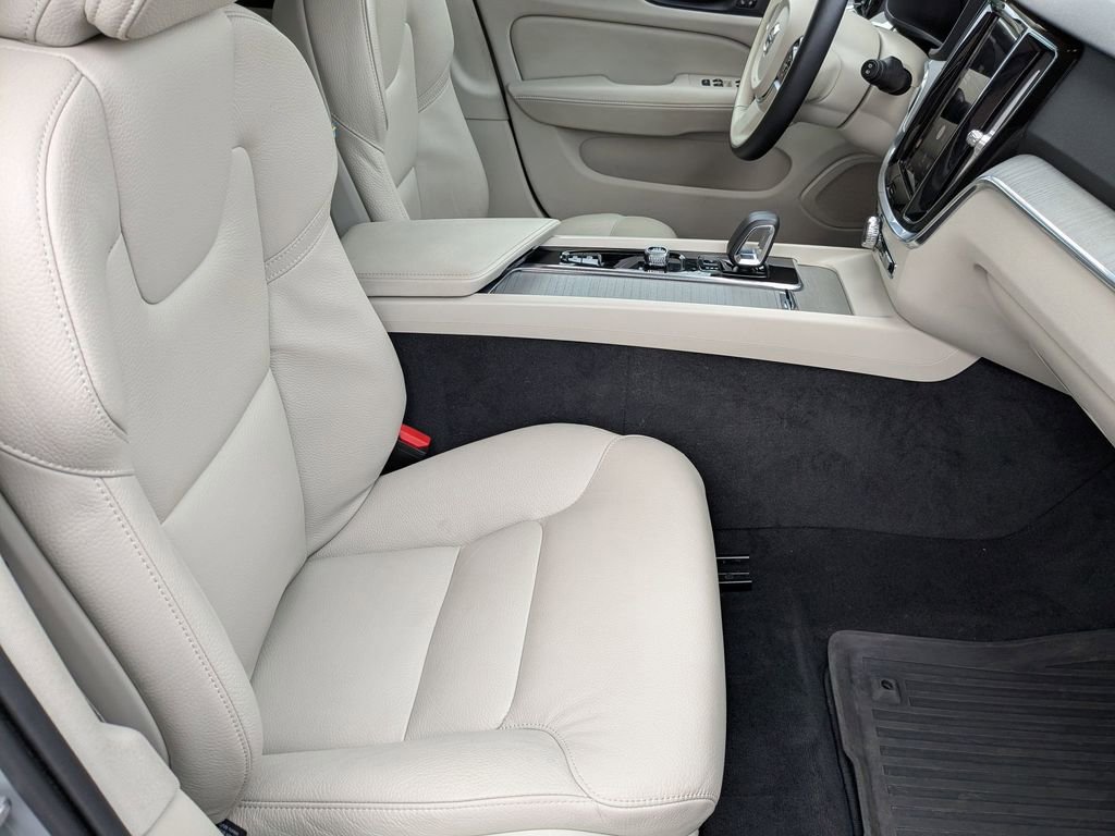 Used 2025 Volvo V60 B5 Cross Country Plus image 34