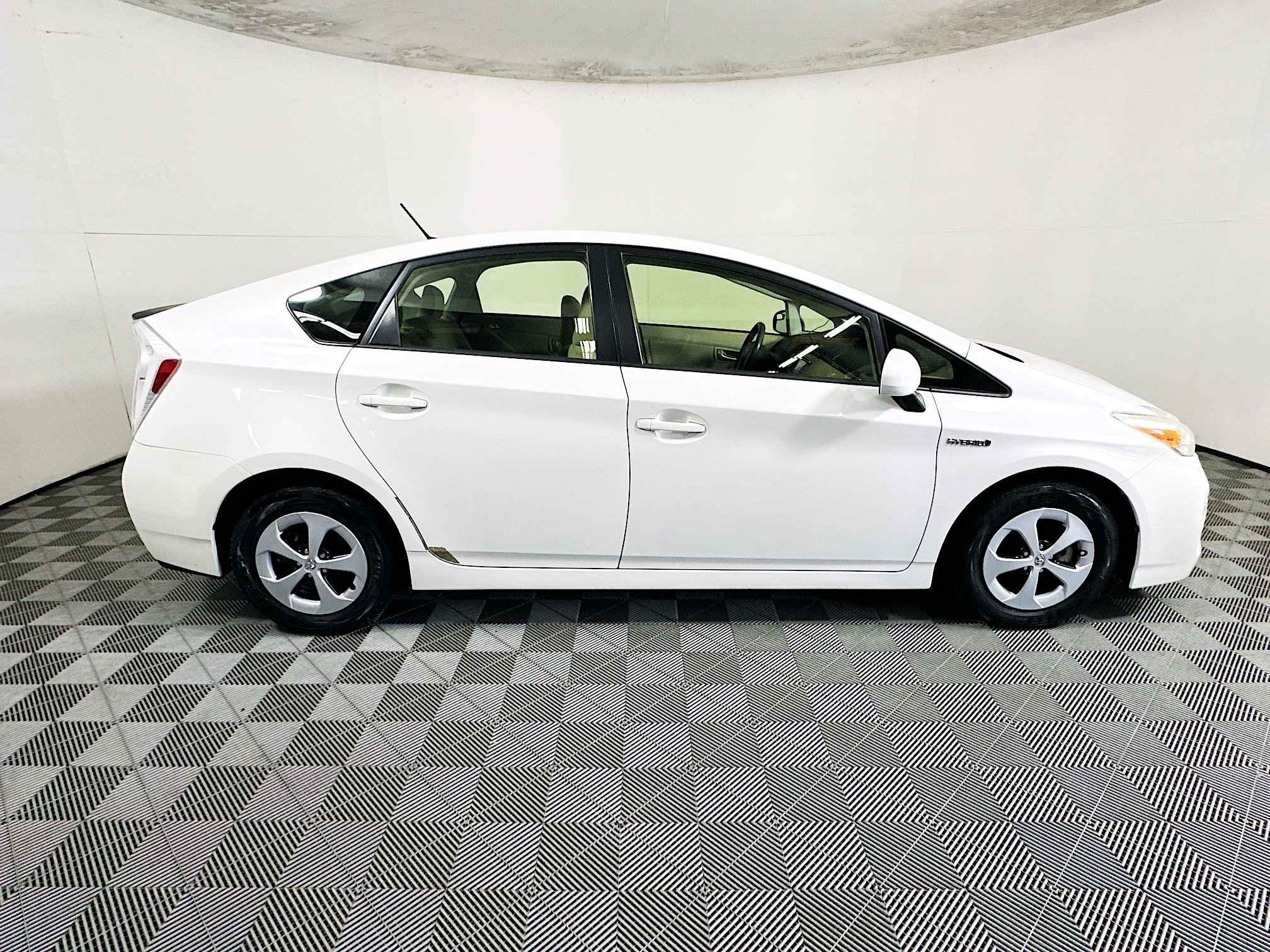 Used 2014 Toyota Prius Three FWD image 2