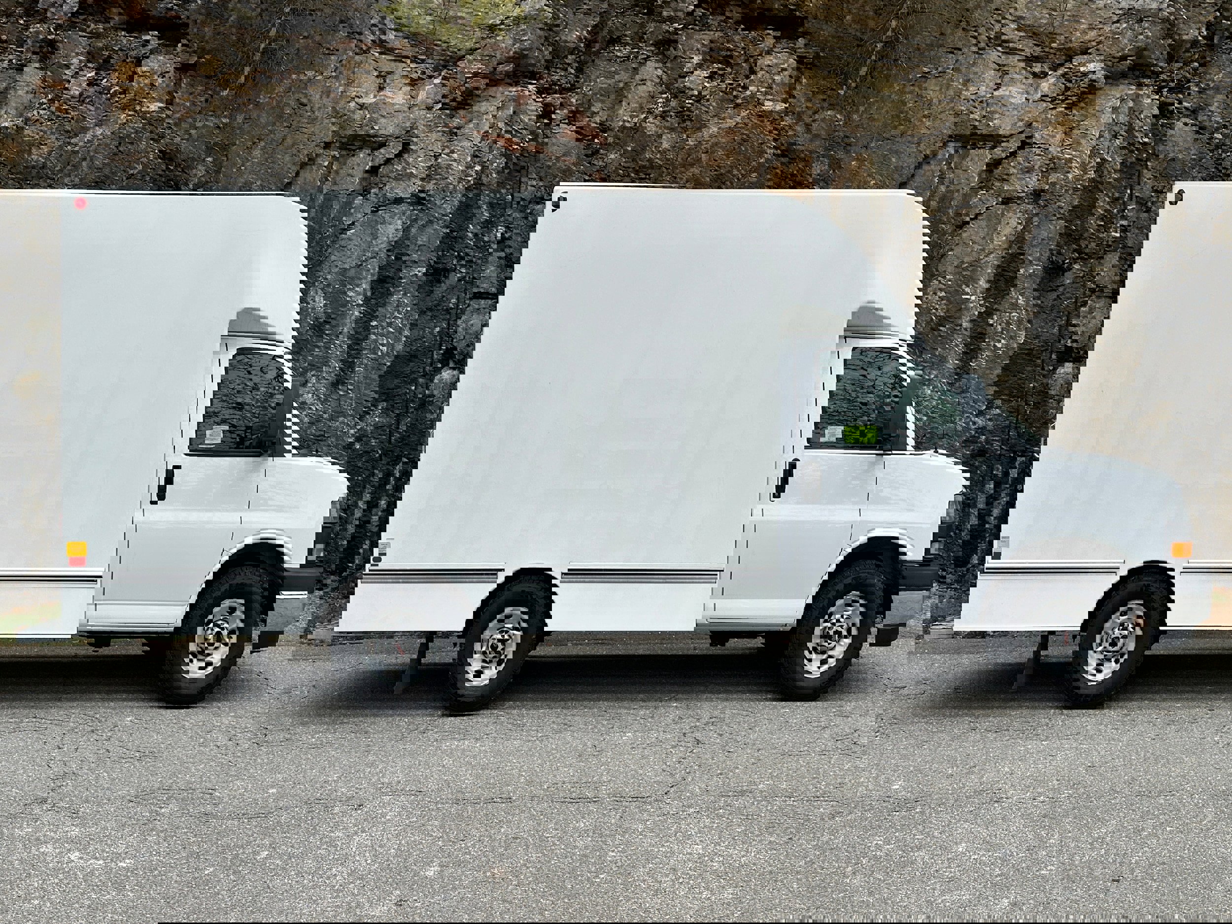 Used 2022 GMC Savana 3500 w/ Power Convenience Package image 9