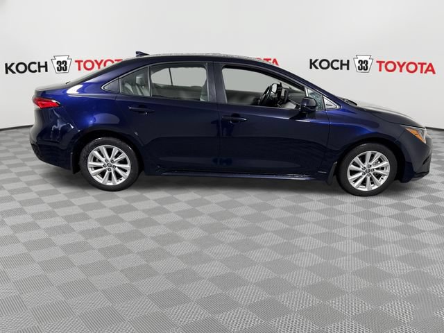 Certified 2025 Toyota Corolla LE w/ LE Premium Package FWD image 9