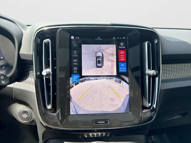Certified 2025 Volvo XC40 B5 Plus AWD/4WD image 27
