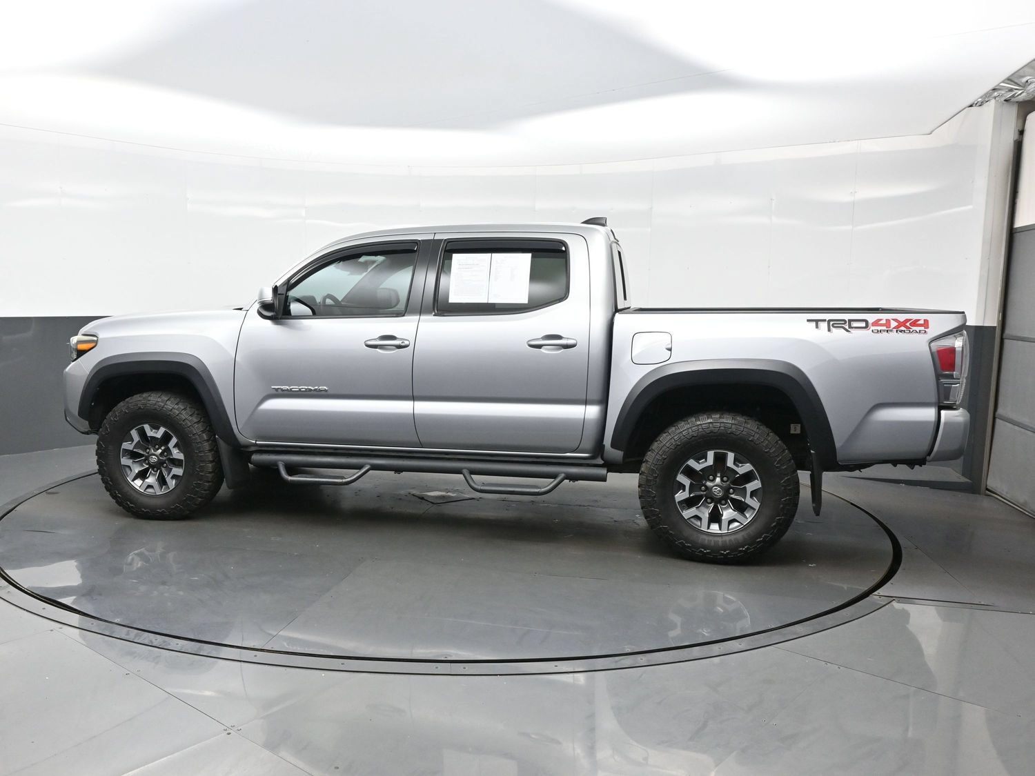 Used 2020 Toyota Tacoma TRD Off-Road w/ Technology Package AWD/4WD image 3