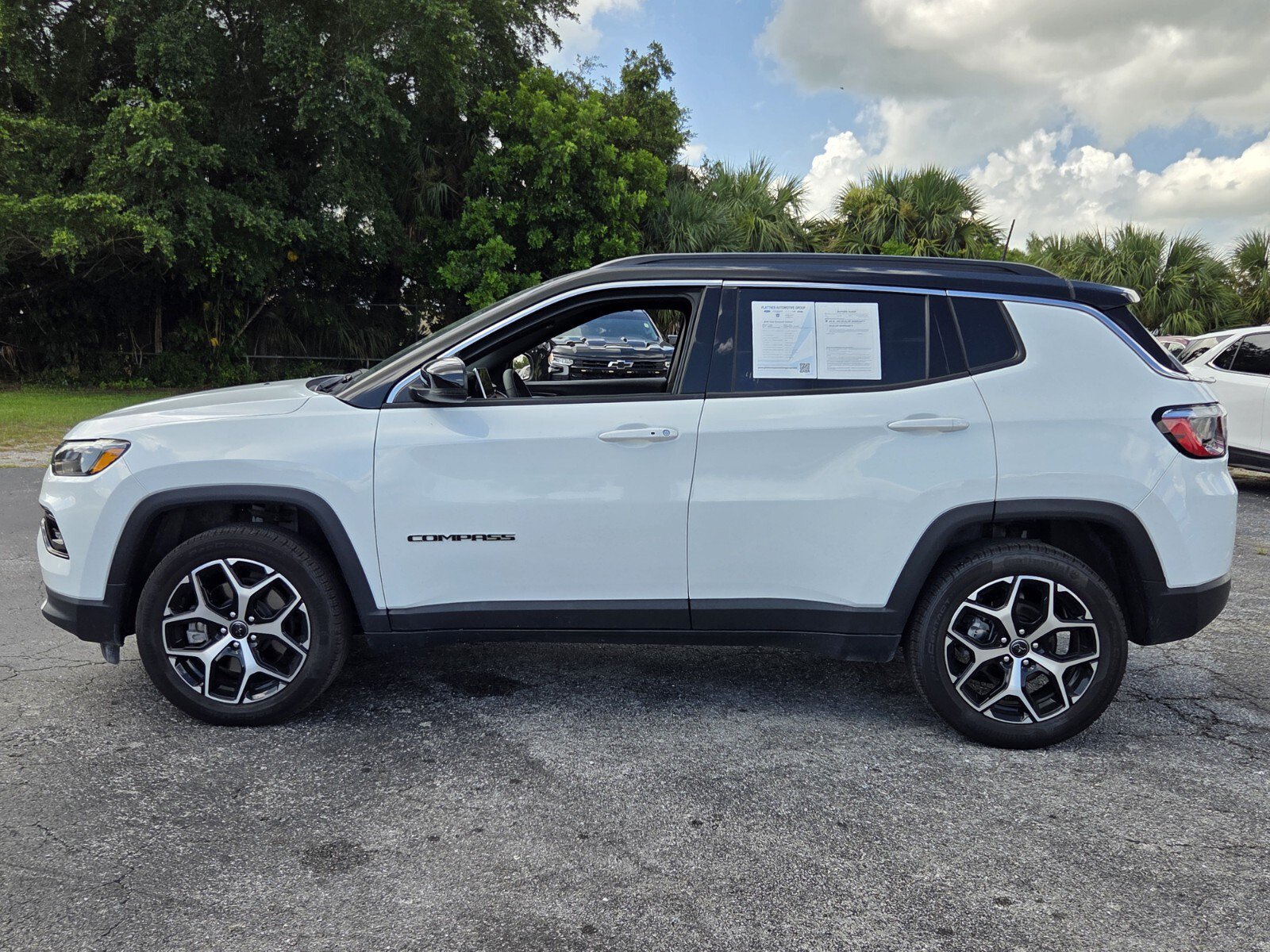 Used 2025 Jeep Compass Limited AWD/4WD image 2