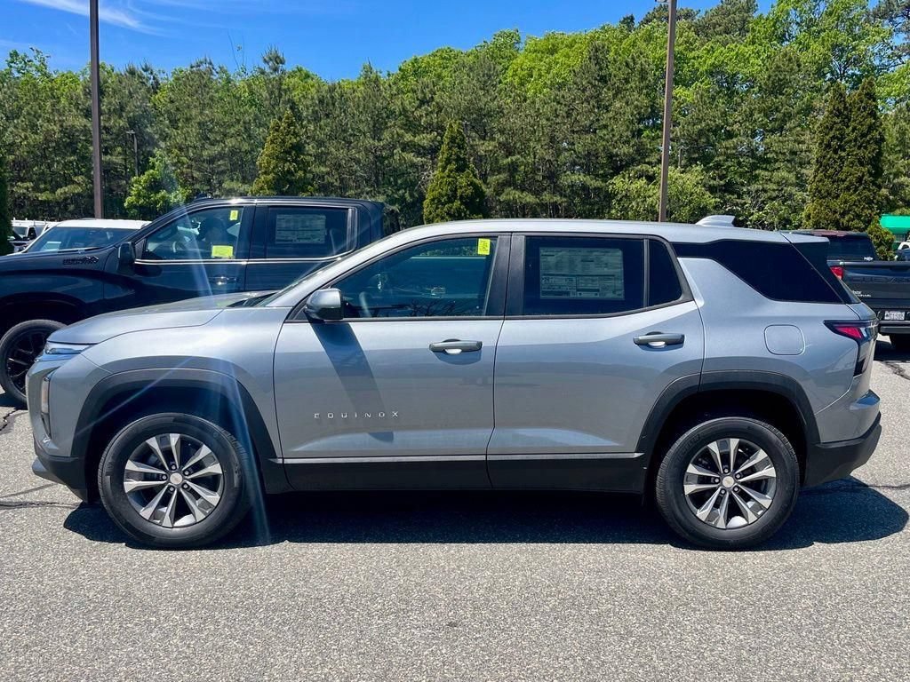 New 2026 Chevrolet Equinox LT w/ Convenience Package II AWD/4WD image 2