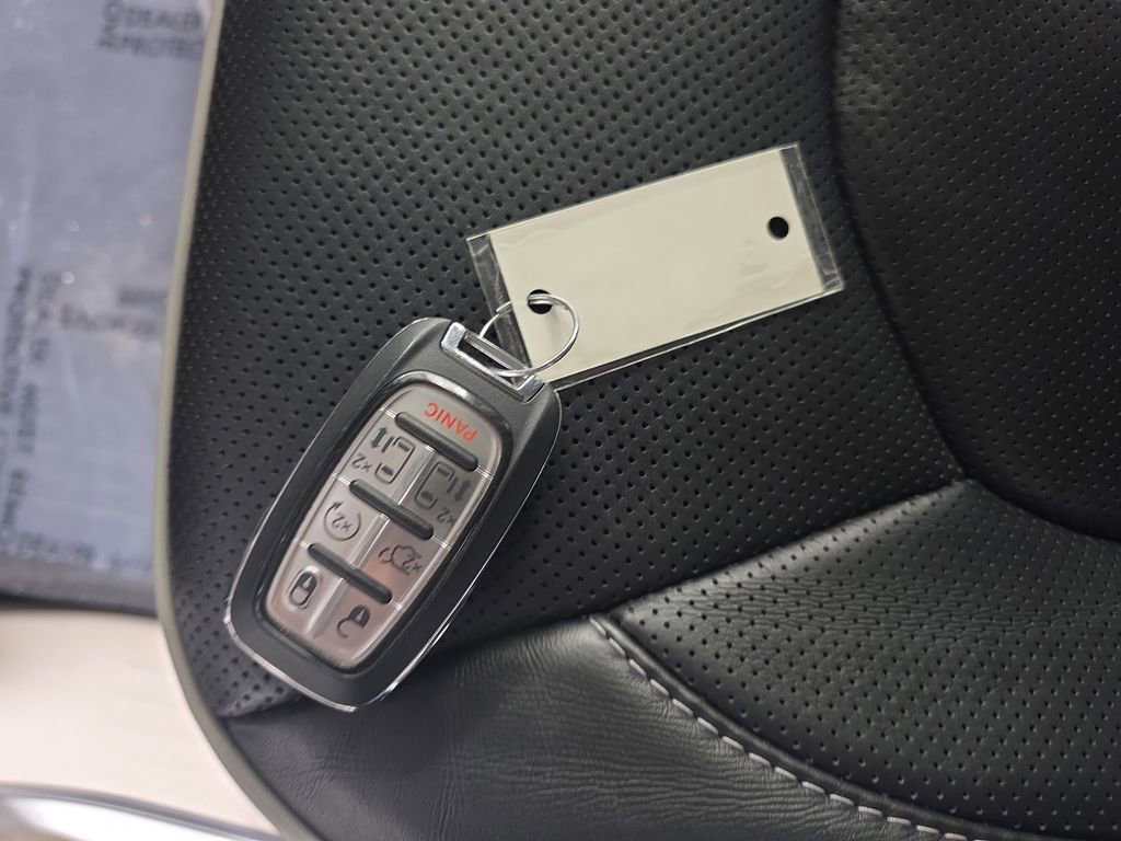 Used 2024 Chrysler Pacifica Limited image 38