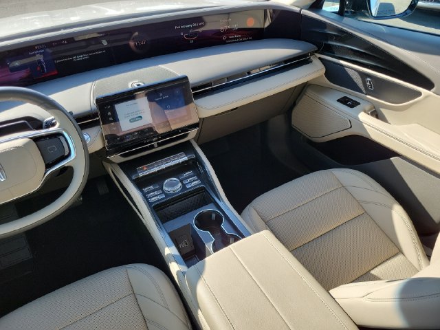 Used 2024 Lincoln Nautilus Premier AWD/4WD image 27