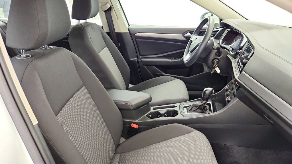 Used 2019 Volkswagen Jetta R-Line FWD image 23