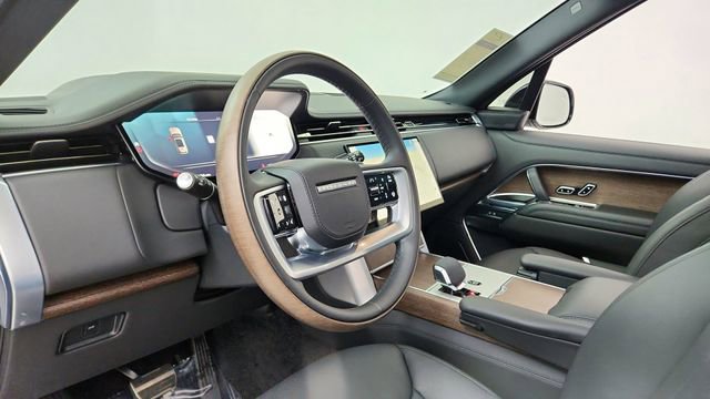 Used 2025 Land Rover Range Rover SE image 17