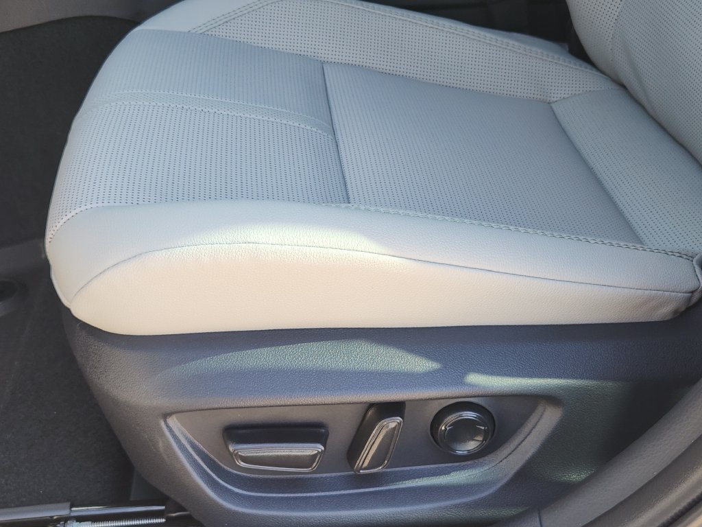 New 2026 Toyota Camry Hybrid FWD image 14