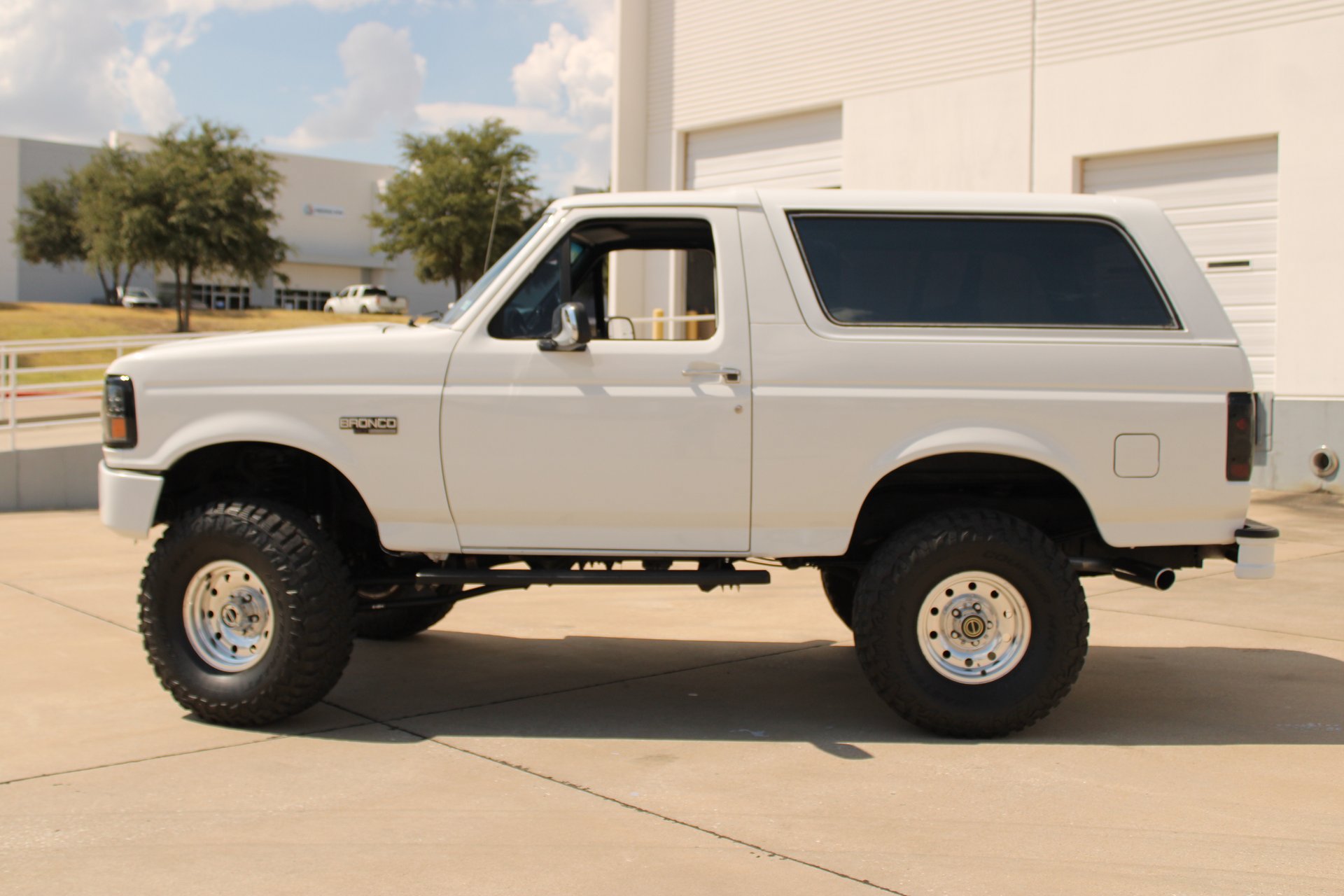 Used 1993 Ford Bronco XLT AWD/4WD image 6