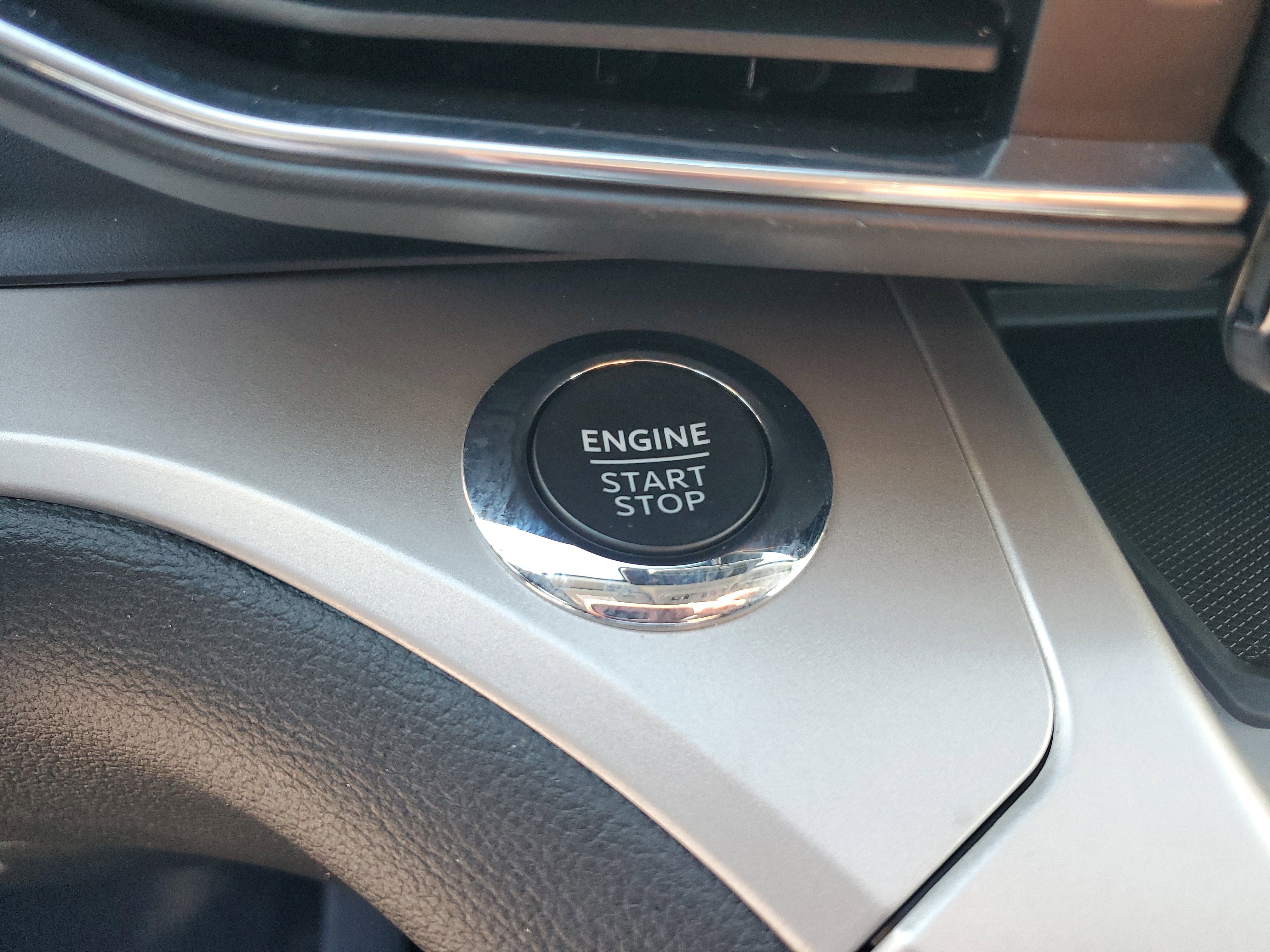 Used 2022 Ford Explorer XLT w/ Equipment Group 202A image 26