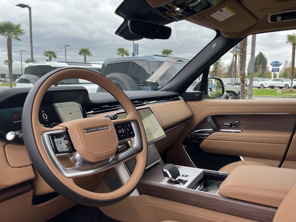 New 2026 Land Rover Range Rover Long Wheelbase SE AWD/4WD image 12