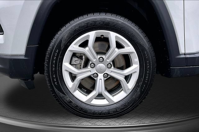 Used 2024 Jeep Compass Latitude AWD/4WD image 29
