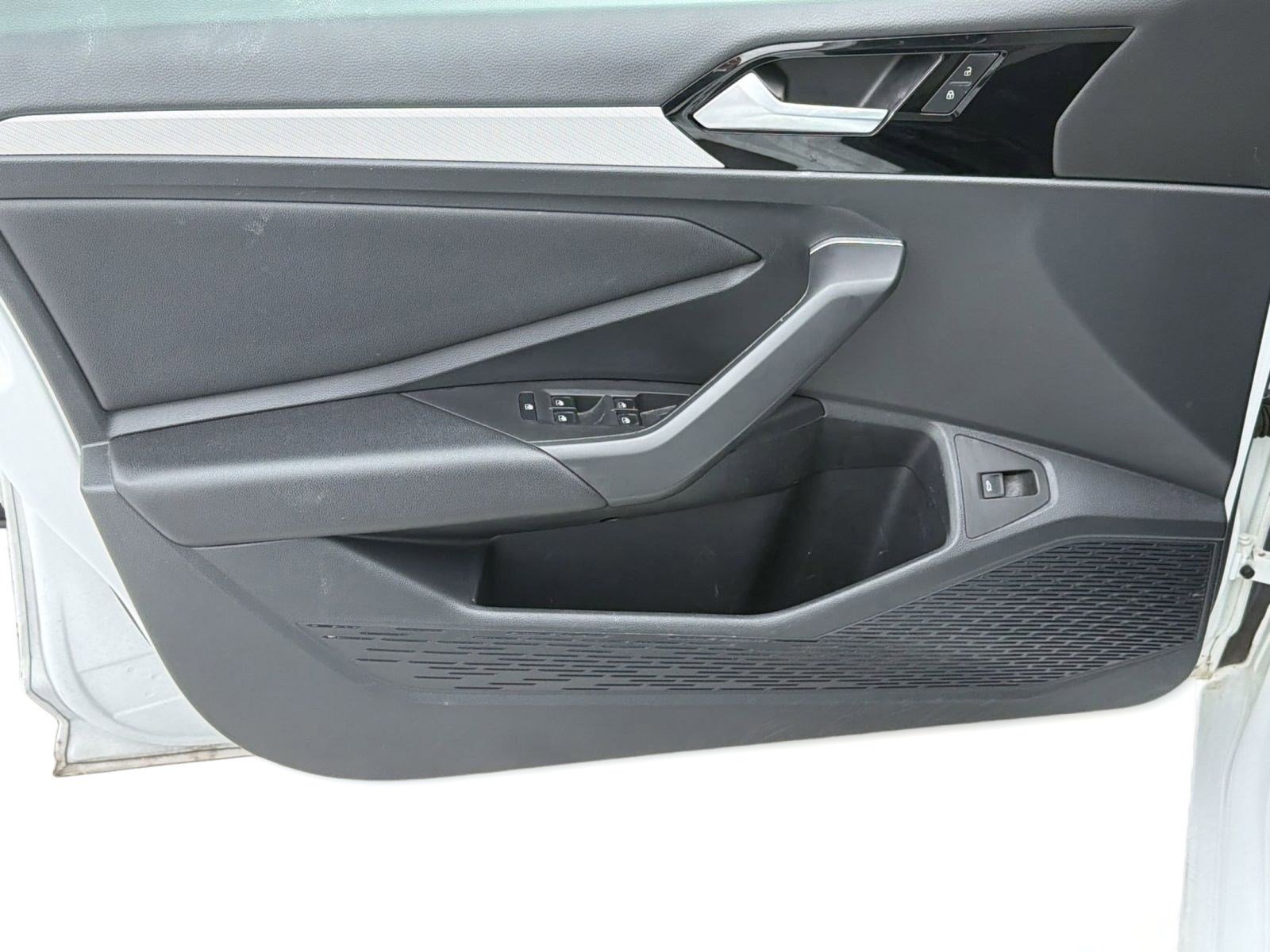 Used 2019 Volkswagen Jetta R-Line w/ R-Line Cold Weather Package FWD image 18