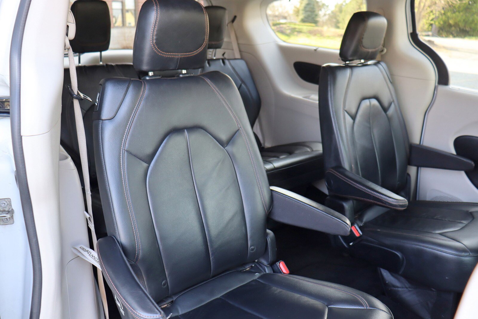 Used 2017 Chrysler Pacifica Touring-L FWD image 18
